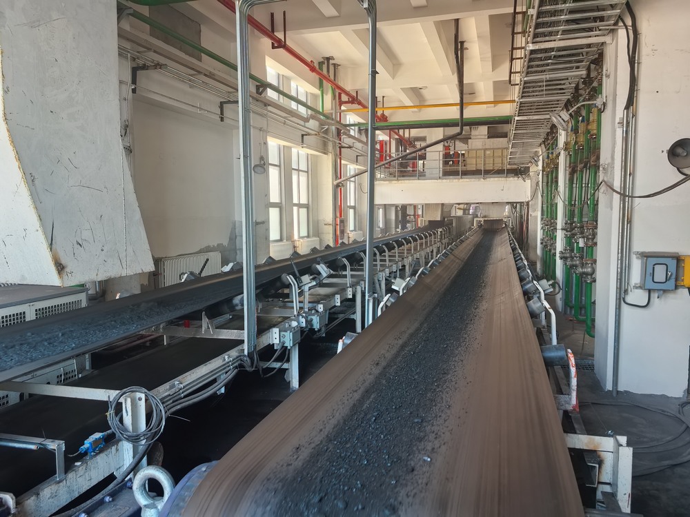 陜煤建設(shè)韓城分公司安裝四項(xiàng)目部：王峰煤礦選煤廠帶煤試生產(chǎn)成功，以攻堅(jiān)之勢鑄就精品工程