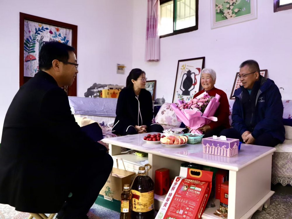 陜煤建設機電安裝公司:重陽慰問暖人心 敬老愛親顯擔當